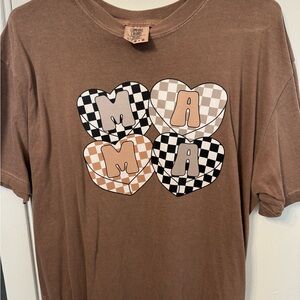 Comfort Colors Brown 'MAMA' Heart Tee